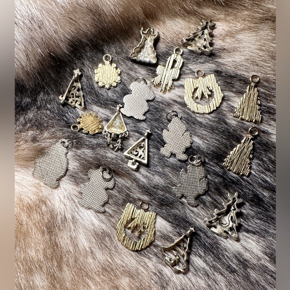 Set of 20 Holiday Jewelry Pendant Charms - Picture 2 of 9
